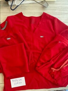 Catarina FIGS scrub top XL POP RED